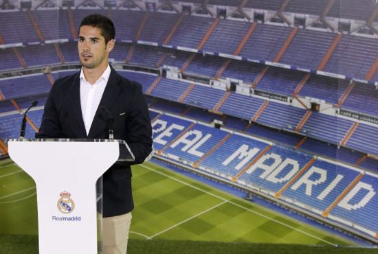 送出助攻，拉菲尼亚当选巴萨vs阿拉维斯全场最佳球员（凭借助攻，拉菲尼亚荣膺巴萨战阿拉维斯全场最佳）