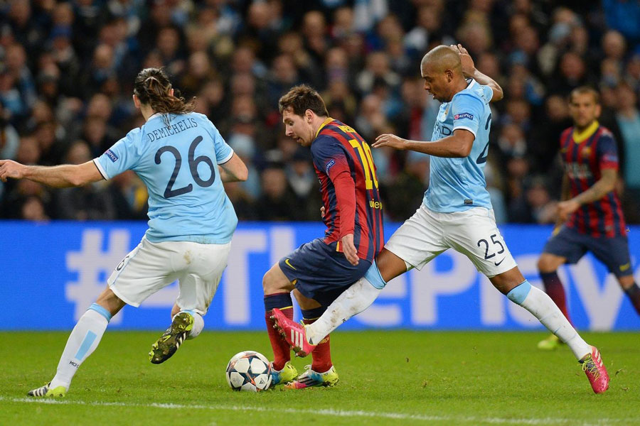 巴蒂：劳塔罗和小蜘蛛可以一起上，但其中一人必须做出牺牲（巴蒂：劳塔罗与小蜘蛛可同场，但需一人为团队让步）