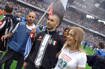 索尔巴肯：圣西罗为哈兰德鼓掌是顶级礼遇；挪威将进入新时代（索尔巴肯：圣西罗向哈兰德致敬的掌声堪称最高礼遇，挪威足球迈入新纪元）