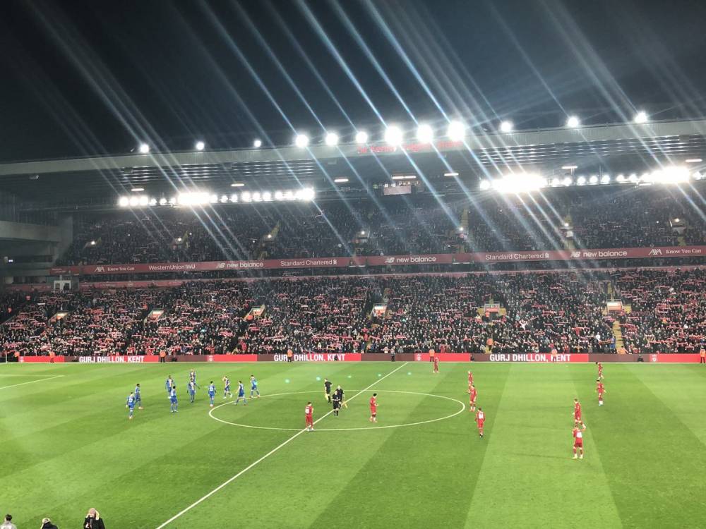 感谢俱乐部，U16国少球员身穿各自俱乐部训练服拍摄全家福（U16国少身着各队训练服集体合影，致谢俱乐部）