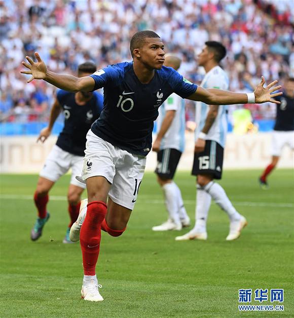 英超战报：曼城2-1战胜切尔西,（英超快讯：曼城2比1击败切尔西）