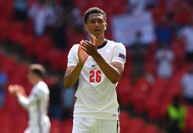 穆帅：我和孔蒂不是朋友，他是顶级教练但我不清楚他的为人（穆帅：和孔蒂算不上朋友，他是顶级主帅，但他的为人我不太了解）