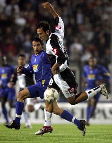 刘健：邵佳一做到了对每个人都公平，下班在路上也要思考问题（刘健称邵佳一一视同仁，下班途中仍不忘思考问题）