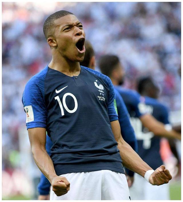 全市场：尤文与那不勒斯对格雷茨卡有意，正关注其续约情况（全市场：尤文、那不勒斯有意格雷茨卡，密切关注其续约进展）