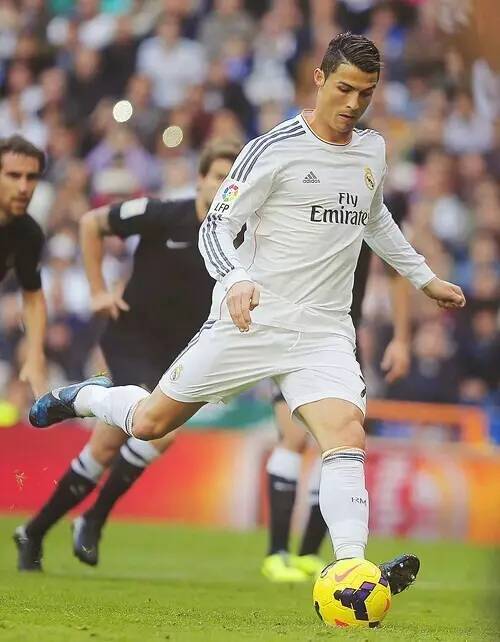 这大坏蛋！海港队庆祝夺冠时，蒋光太扒掉了古斯塔沃的裤子